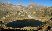 94 Risalgo un bel dosso panoramico dirimpetto il rifugio, ecco Lago Rotondo e Diavoli...